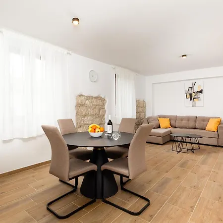 Lacos Apartment