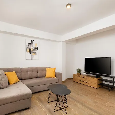 アパート Lacos ポレッチ