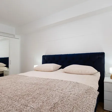 Lacos Apartment *
